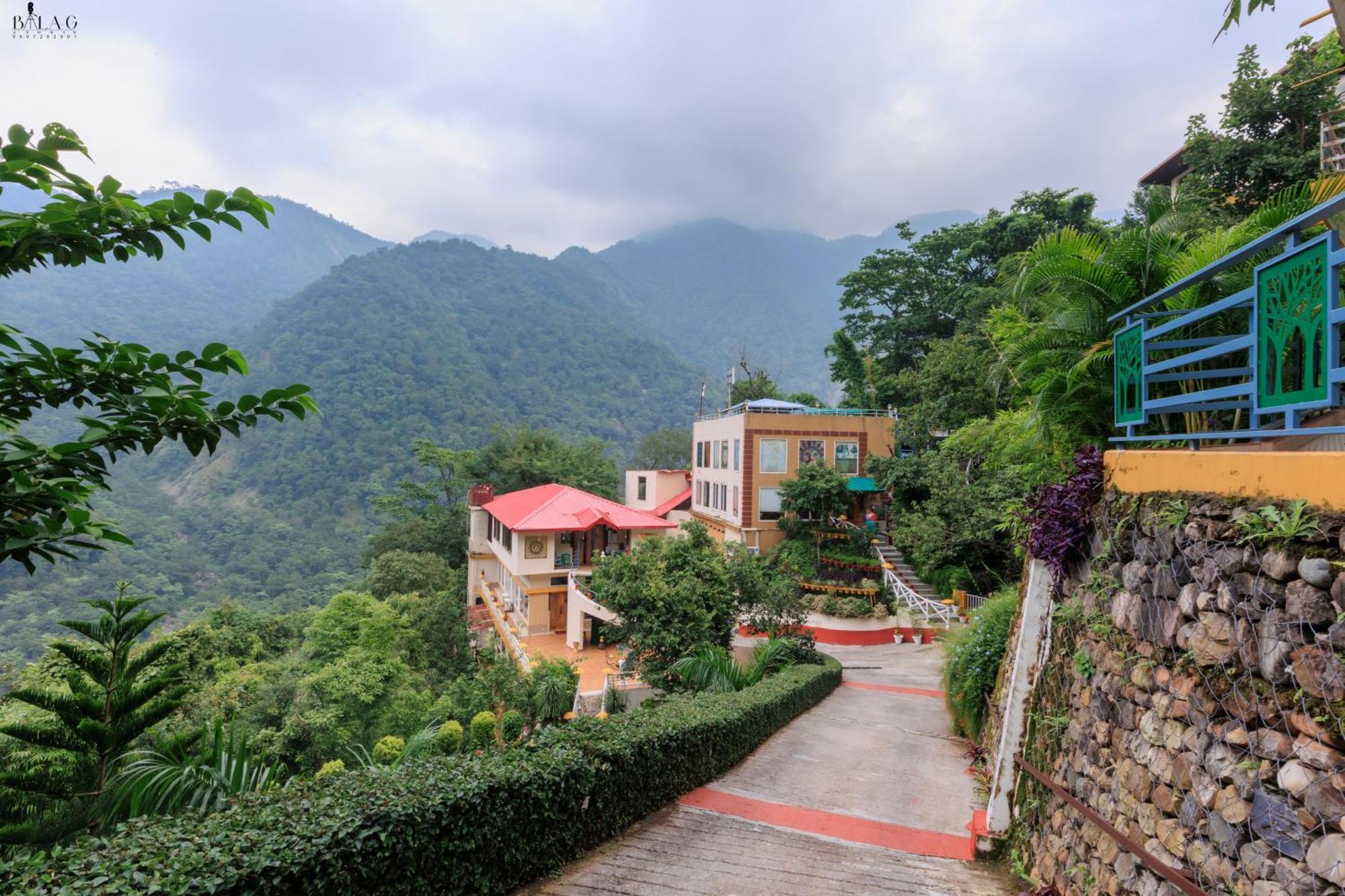Отель Veda5 Ayurveda & Yoga Retreat Ришикеш Экстерьер фото